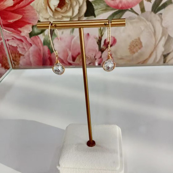 Stars hang down like golden threads