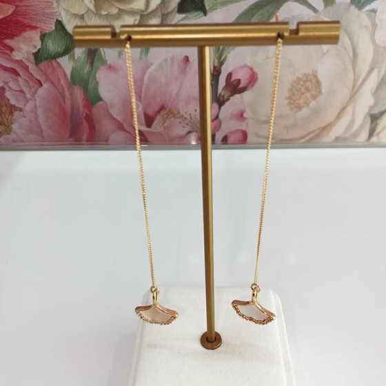 Golden fan swaying light